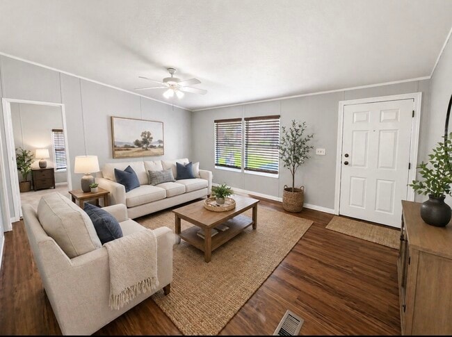 Building Photo - 33114 McKinley Cir