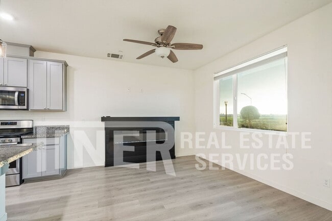 Foto del edificio - 3698 E Commerce Way