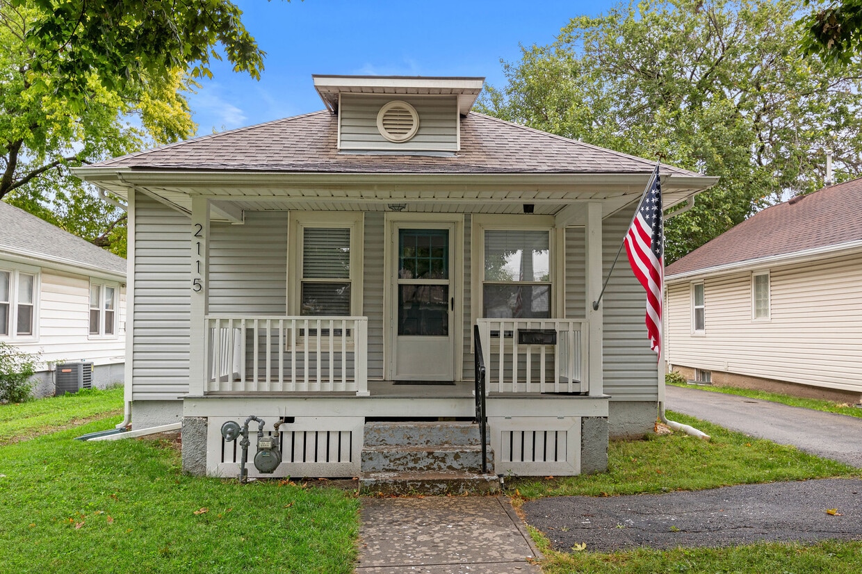 Primary Photo - 2115 Clay St