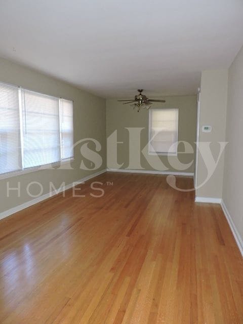 Foto del edificio - 1458 S White Station Rd