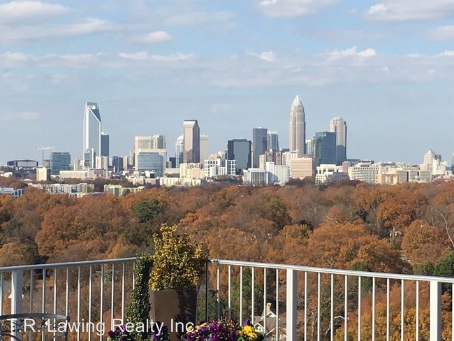 Building Photo - 2 br, 2 bath House - 1530 Queens Road #1103