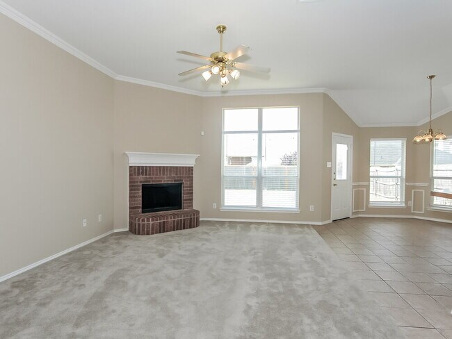 Foto del edificio - 4504 Emerald Leaf Dr