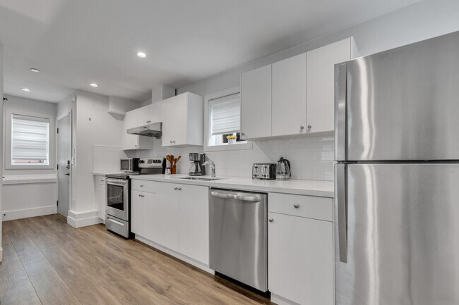 Photo du bâtiment - 443 E 55th Ave