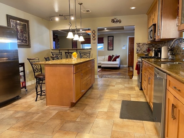 Kitchen island - 1441 Cabrini Ct