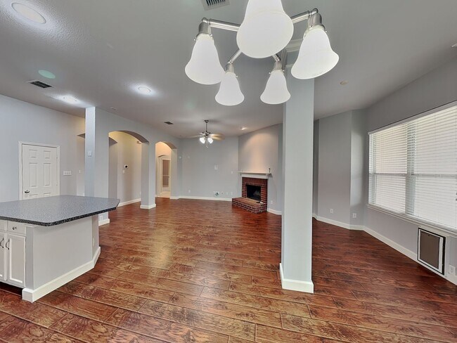 Building Photo - 5920 Paloma Blanca Dr