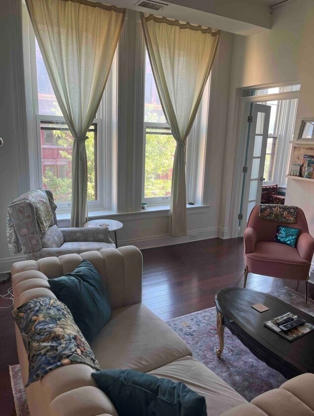Foto principal - 104 W 9th St