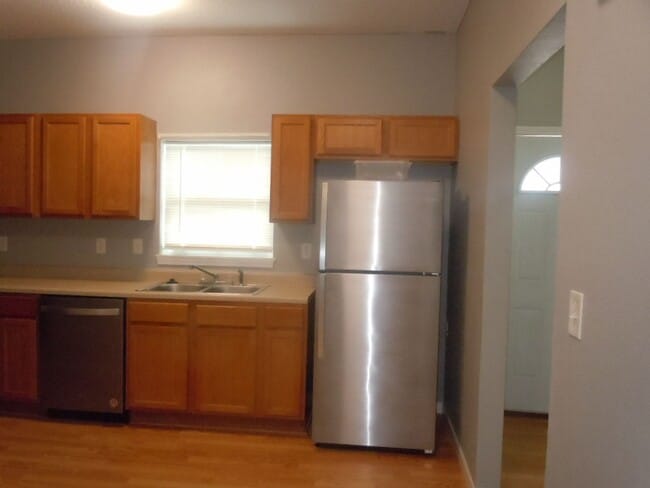 Building Photo - Two Bedroom Home w/ Stainless Appliances a...
