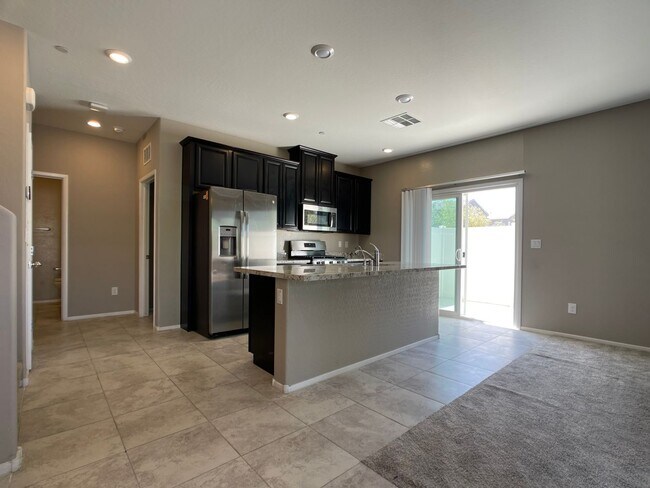 Building Photo - GATED 3 BED 2.5 BATH 2 CAR GARAGE TOWNHOME...