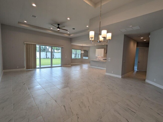 Foto del edificio - 9292 Crestview Cir