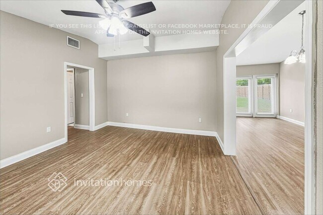 Building Photo - 3621 Sutton Dr