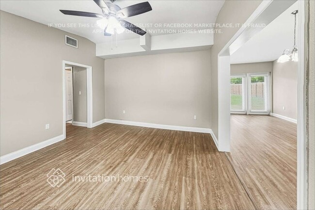 Foto del edificio - 3621 Sutton Dr