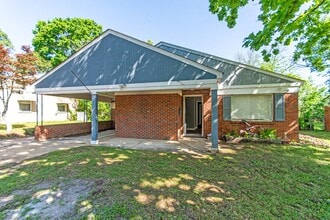 Building Photo - 1024 Grenada Dr