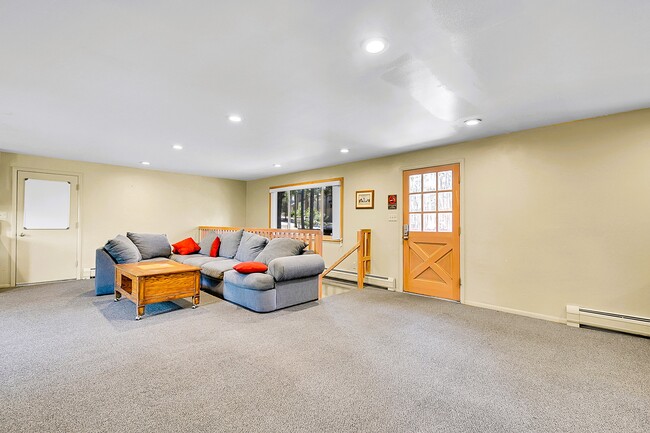 Building Photo - 27927 Circle Dr