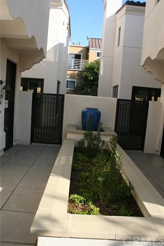Building Photo - 625 Fairview Ave