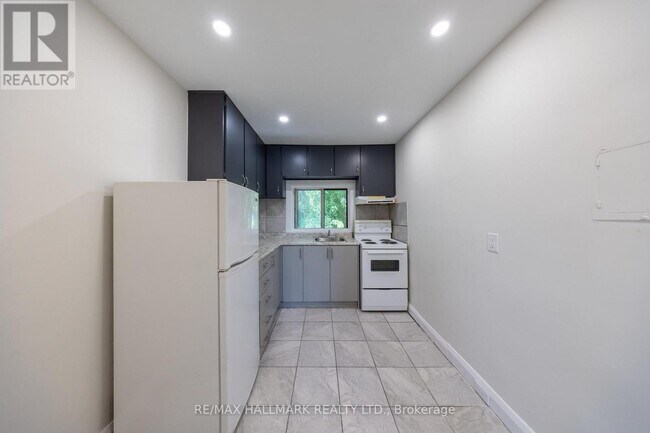 Photo du bâtiment - 1366 Davenport Rd