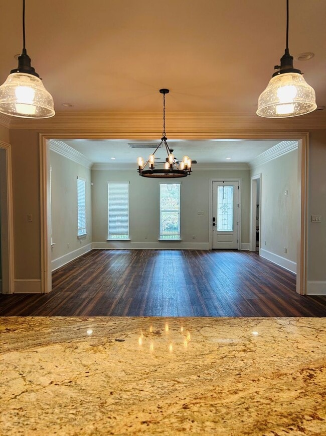 Foto del edificio - 220 Labarre Dr