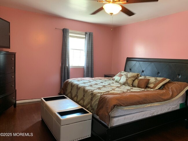 Building Photo - 7 Elinore Ave