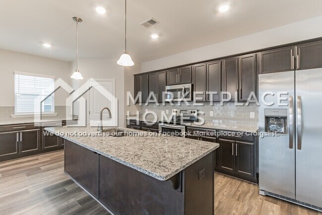 Foto del edificio - 213 Sessile Oak Dr