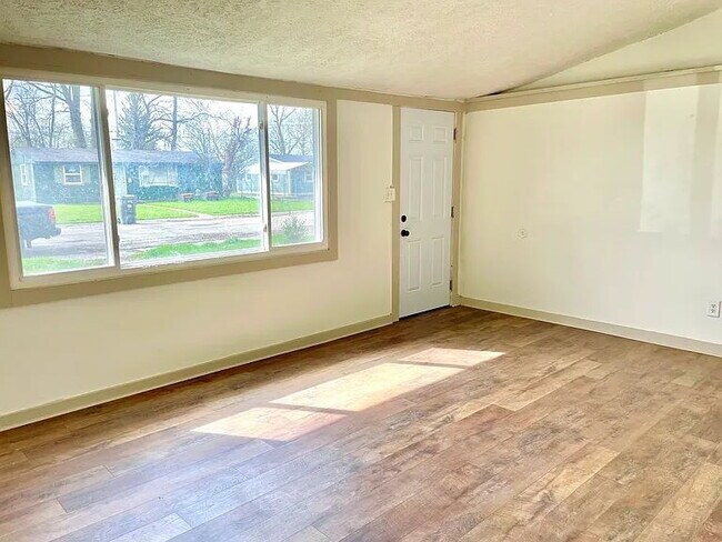 Building Photo - "Charming 3-Bedroom Gem in Indianapolis – ...