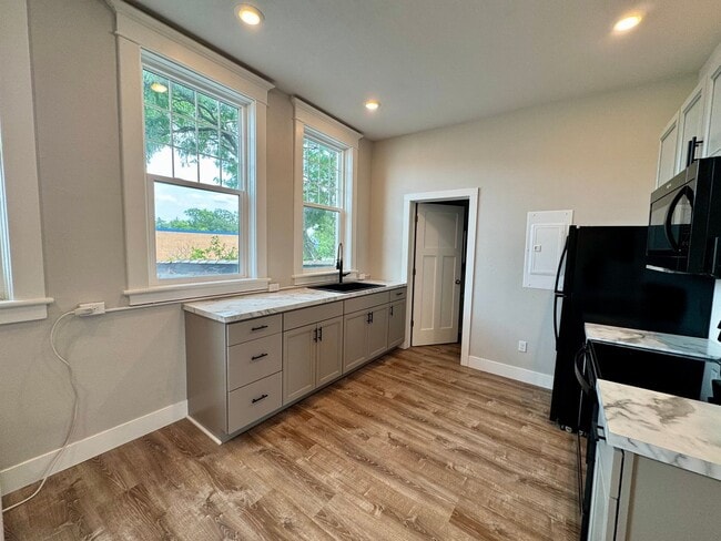 Building Photo - Modern 1 Bedroom! AVAILABLE NOW!