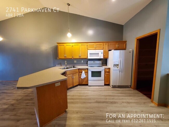 Building Photo - 2741 Parkhaven Ct
