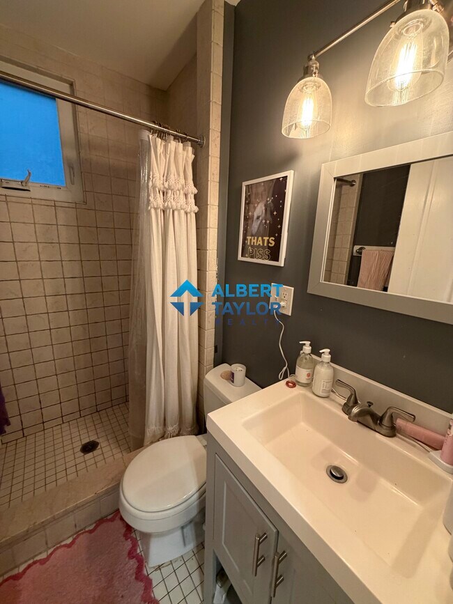 Building Photo - 99 Calumet St