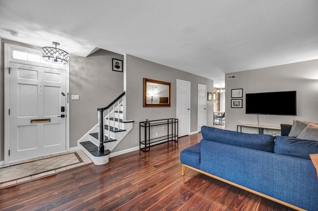 Building Photo - 25 Yorktown Dr