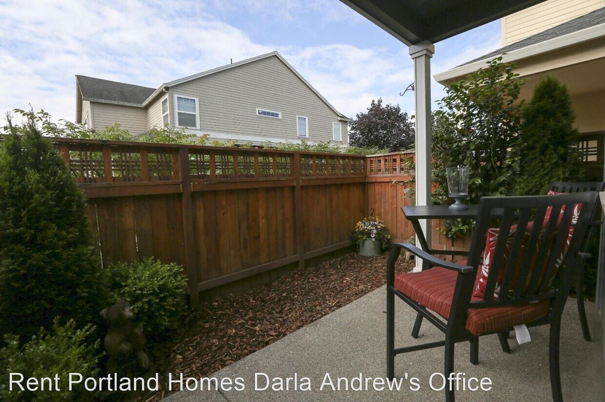 Building Photo - 3 br, 2.5 bath House - 6262 NE Chestnut St...