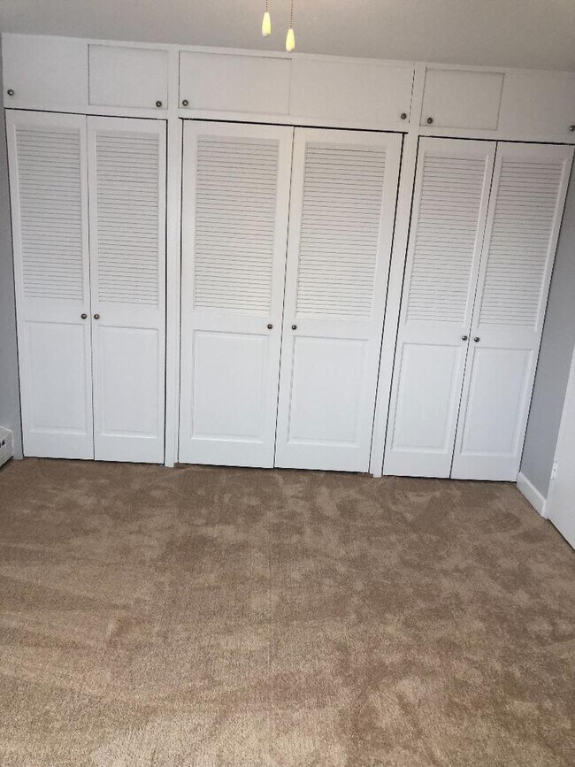 Foto del edificio - 4960 N Marine Dr