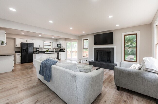 Foto del edificio - 100 S Lily Lake Rd