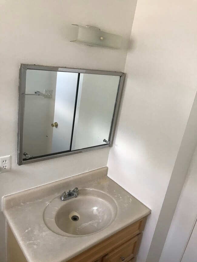 Baño - 2702 6th St