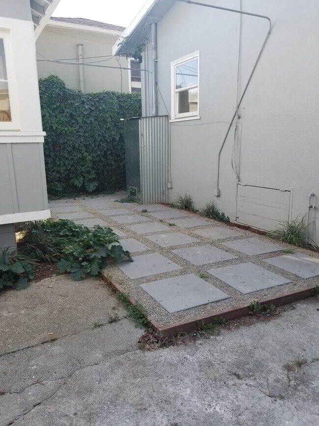 2331 Sacramento St Unit D, Berkeley, CA 94702 Room for Rent in