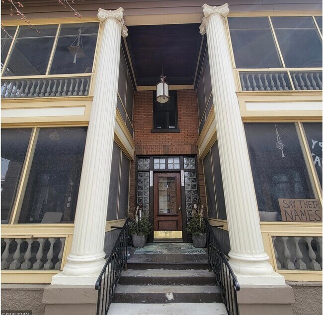 Building Photo - 2447 Aldrich Ave S