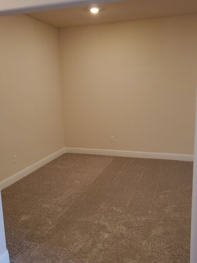 Building Photo - Cozy, 3 bedroom Lennar home with a bonus r...