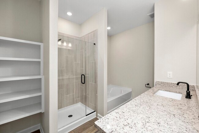 Building Photo - 3033 Sorrento Hl Dr