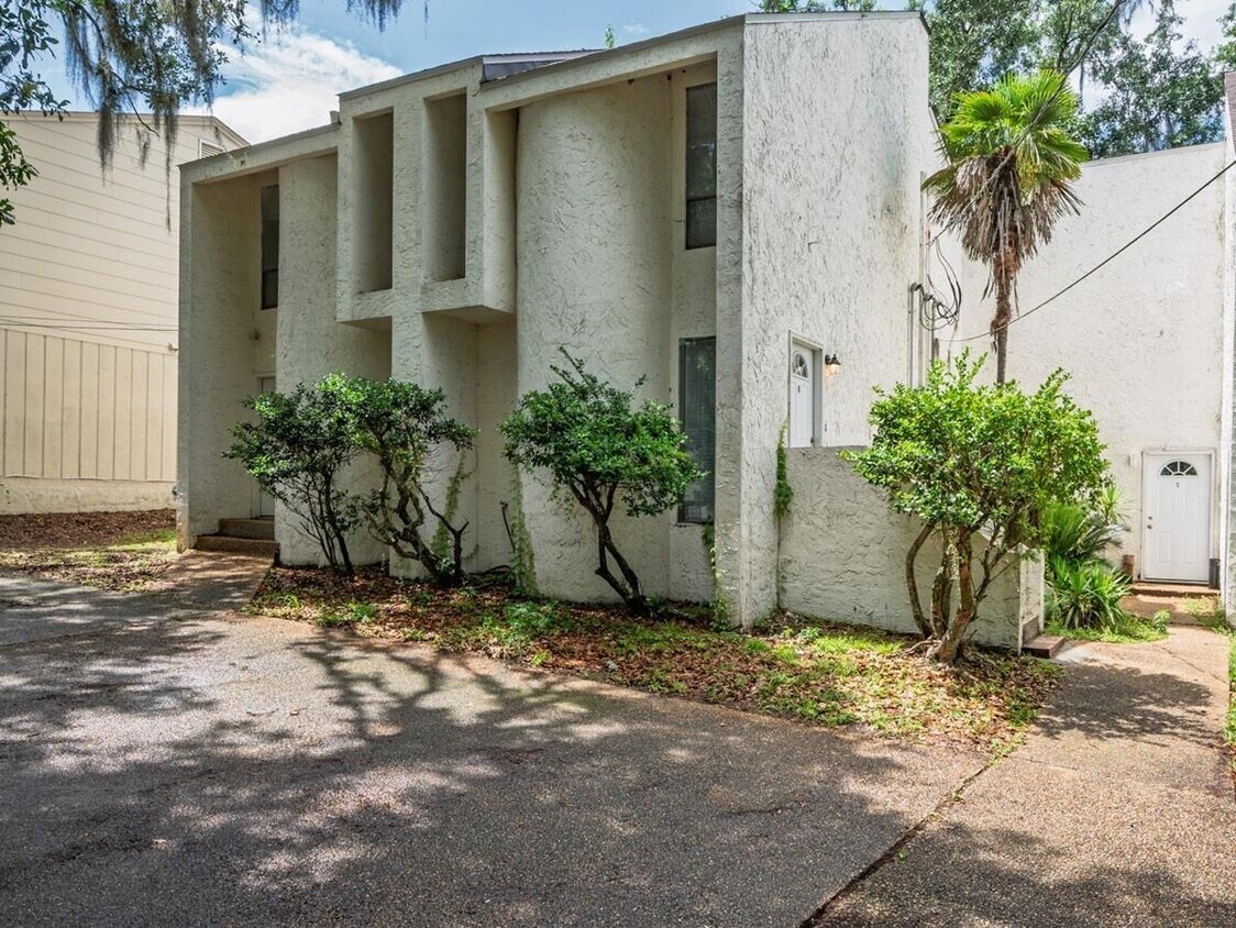 Foto principal - 1942 Larette Dr