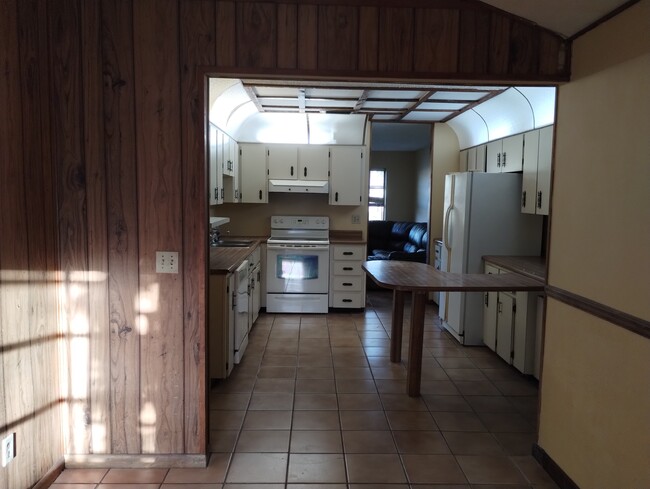 Dining room looking into kitchen and living room - 9018 SE Hobe Ridge Ave