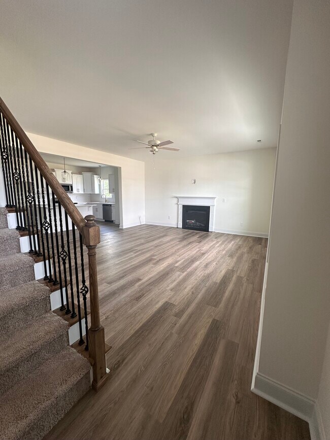 Foto del edificio - 341 Edwinstowe Ave