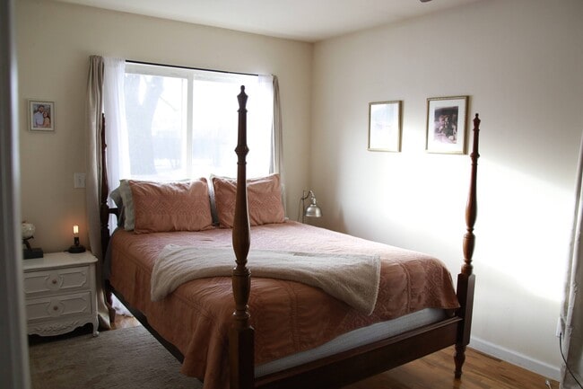 Large master bedroom - 414 East 2nd Ave
