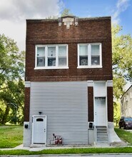 Building Photo - 522 W 81st St