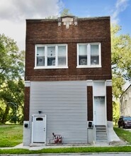 Building Photo - 522 W 81st St