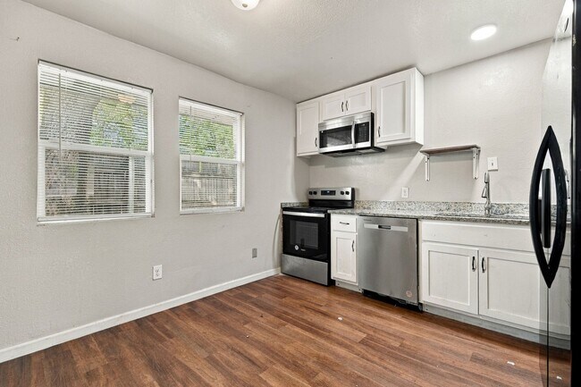 Foto del edificio - 3709 E 27th Pl