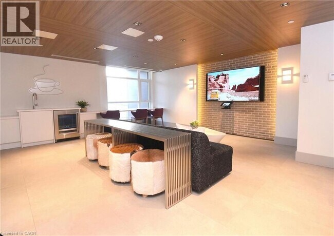 Photo du bâtiment - 417 N Service Rd