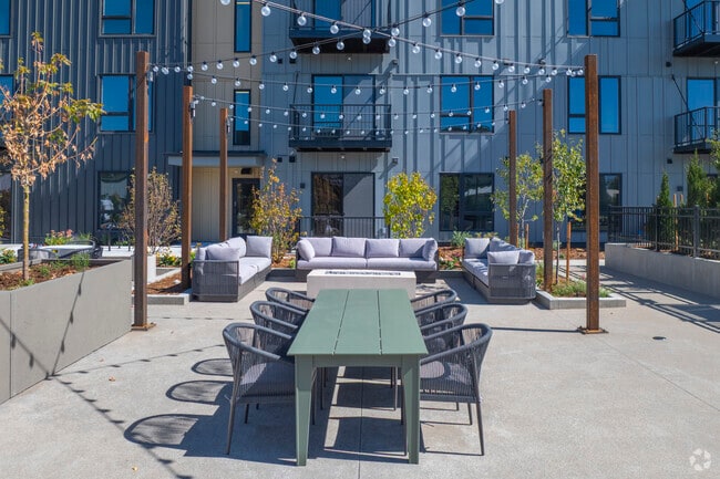 Outdoor Grilling & Fire Lounge - Martin
