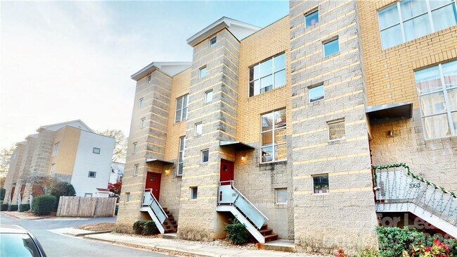 Foto del edificio - 2062 Atherton Heights Ln