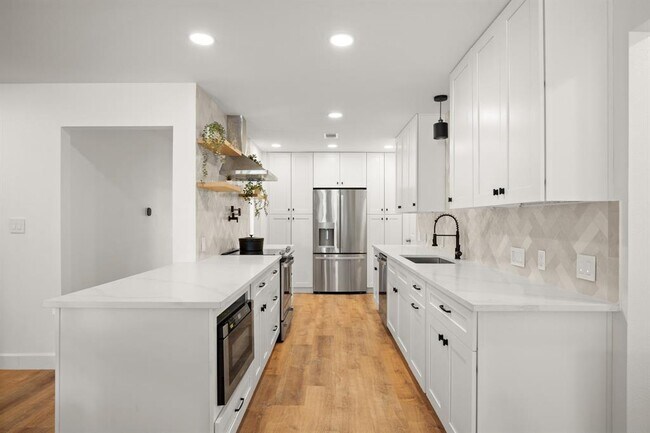 Foto del edificio - 10100 Rocking Horse Rd