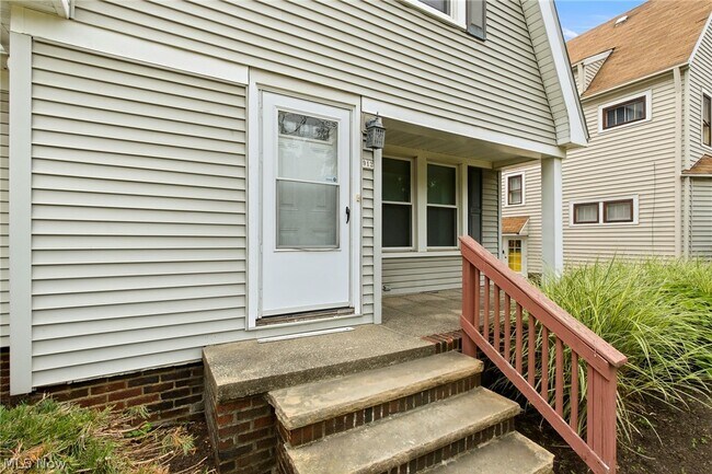 Building Photo - 912 Cambridge Rd