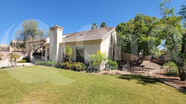 Foto del edificio - 902 E Desert Flower Ln
