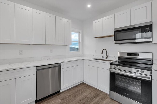 Foto del edificio - 1320 Elmwood Ave