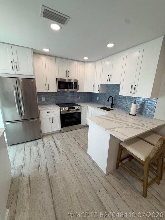 Foto del edificio - 370 Wilma Cir